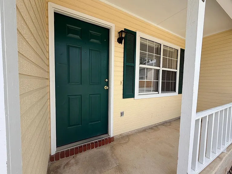 1438 Green St — Photo 9