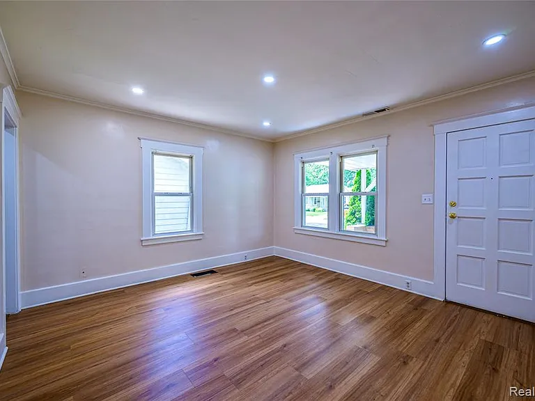 3226 Grayson St — Photo 8