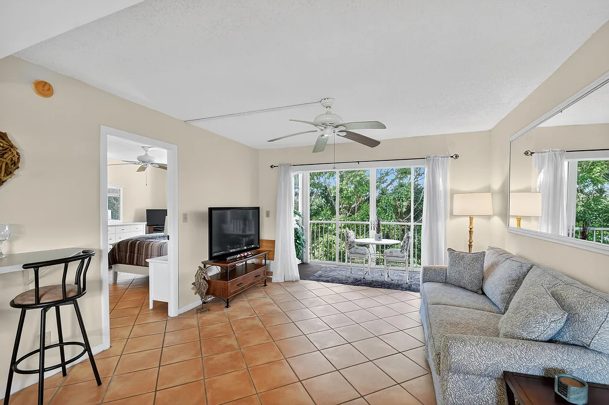Building Photo - 1810 New Palm Way #415