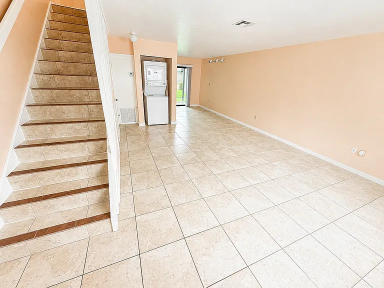 1300 Arlington Ln NE #102 — Photo 2