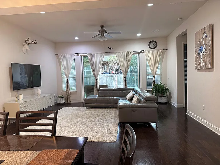 6801 Teulada Dr — Photo 2