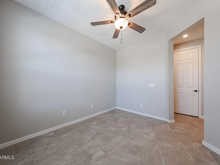 10813 W Tonto St — Photo 7