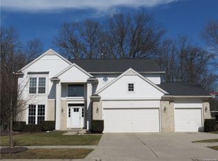 1096 Equestrian Dr, South Lyon, MI