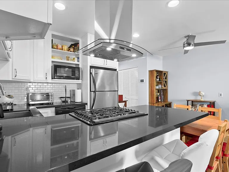 631 7th St #9 — Photo 7