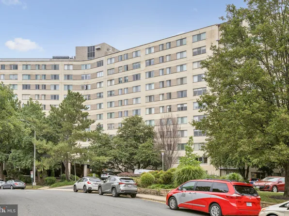 1200 N Nash St APT 565, Arlington, VA 22209