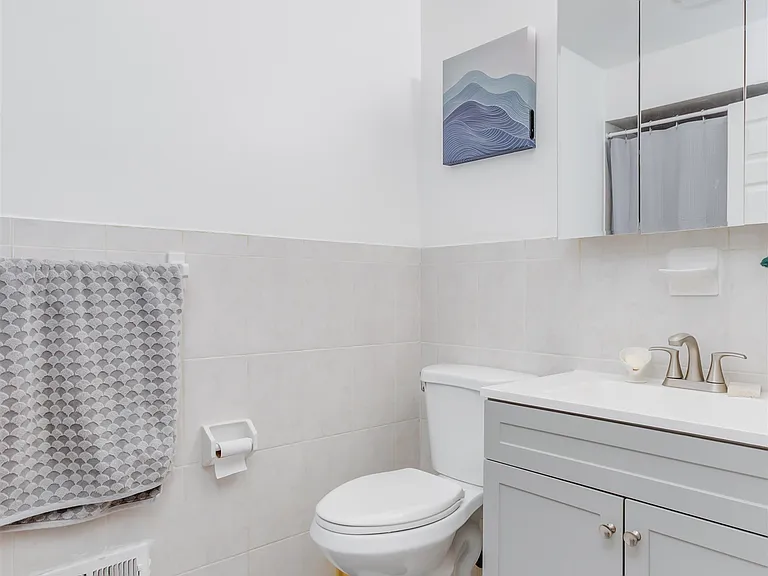225 Belvedere Dr #1 — Photo 10