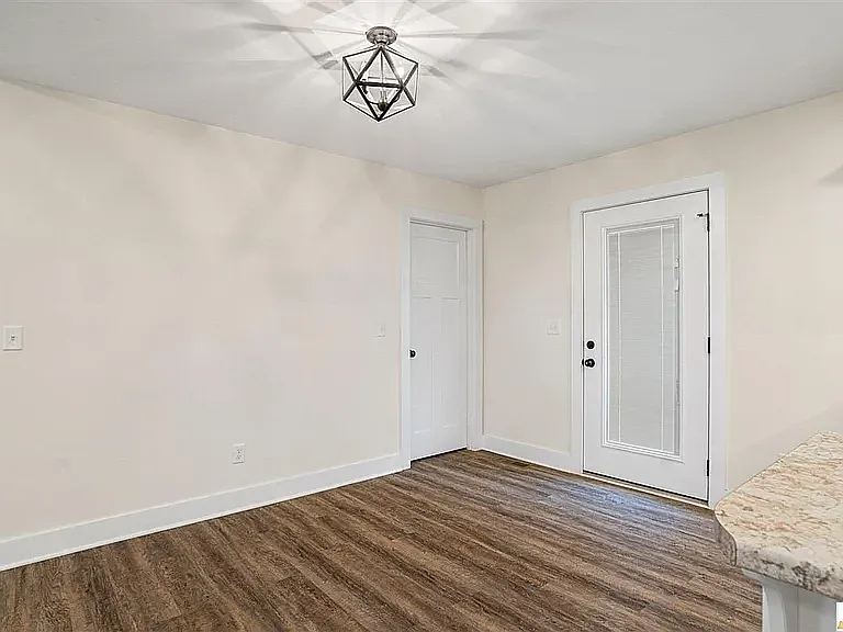 452 Glenview Dr — Photo 9
