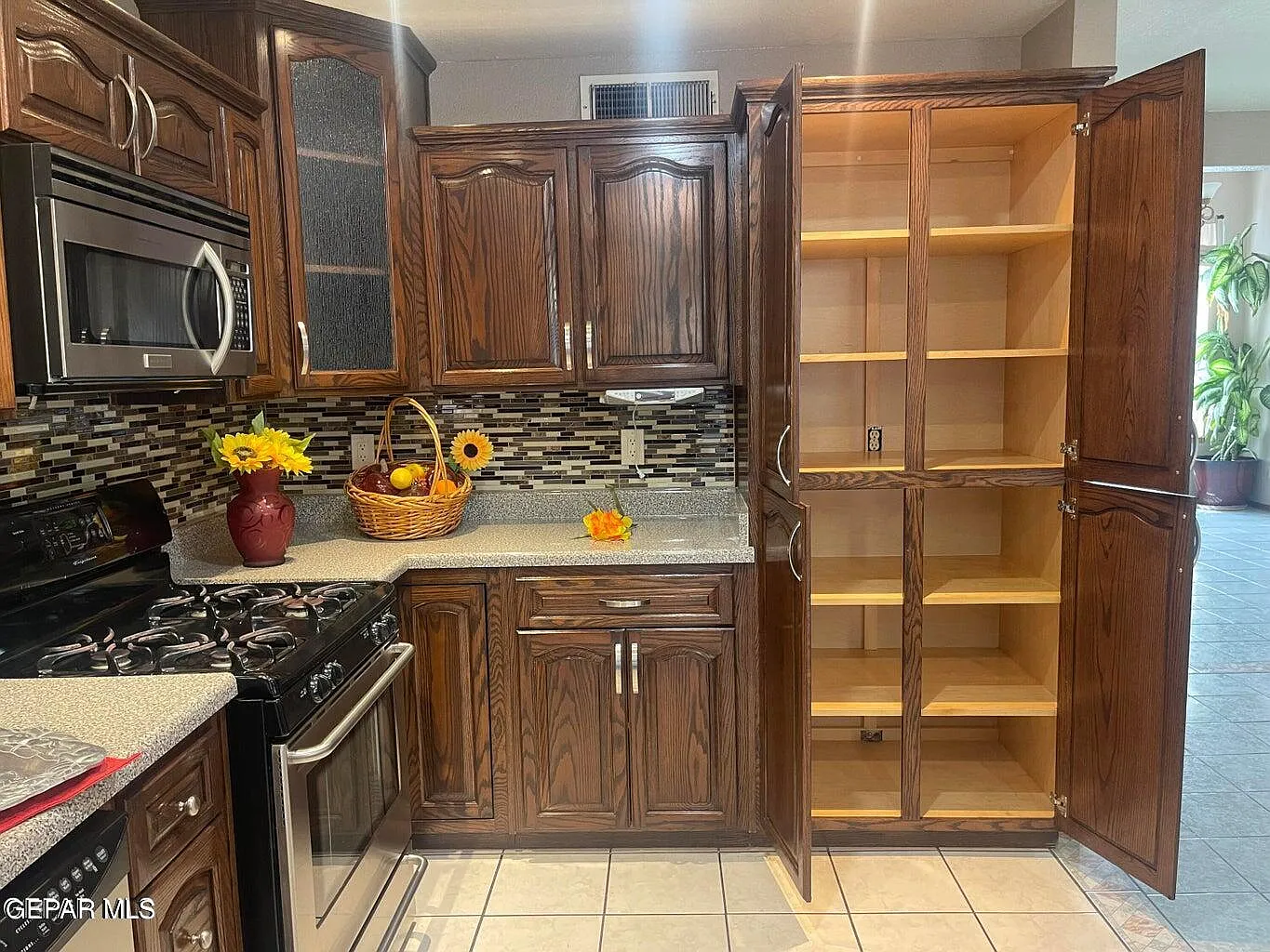 3 bed, 2.5 bath, 1280 sqft, $2,000 — Photo 3