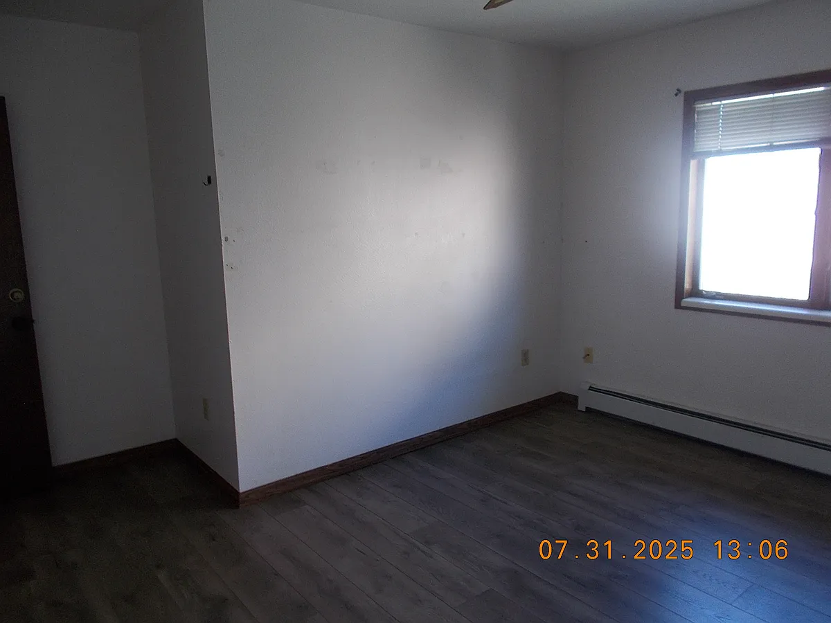 Building Photo - 545 E 5th Ave #B3