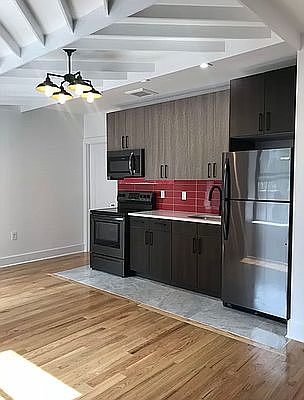 2nd image of 934 Dekalb Ave #201