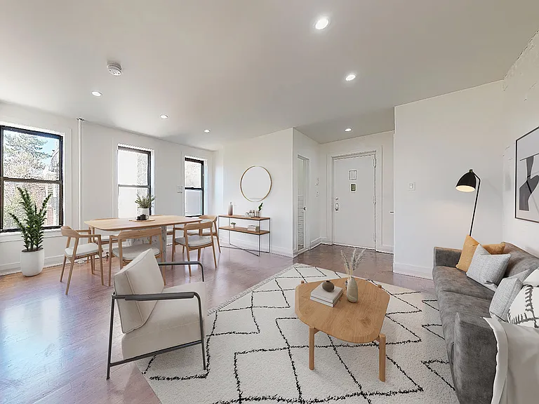 2504 44th St #7 — Photo 1
