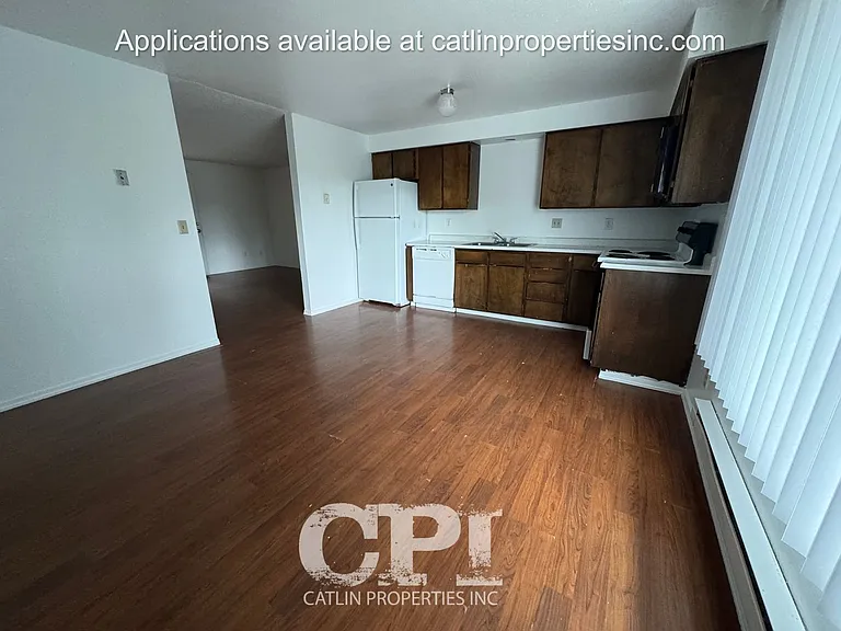 910 8th Ave — Photo 7