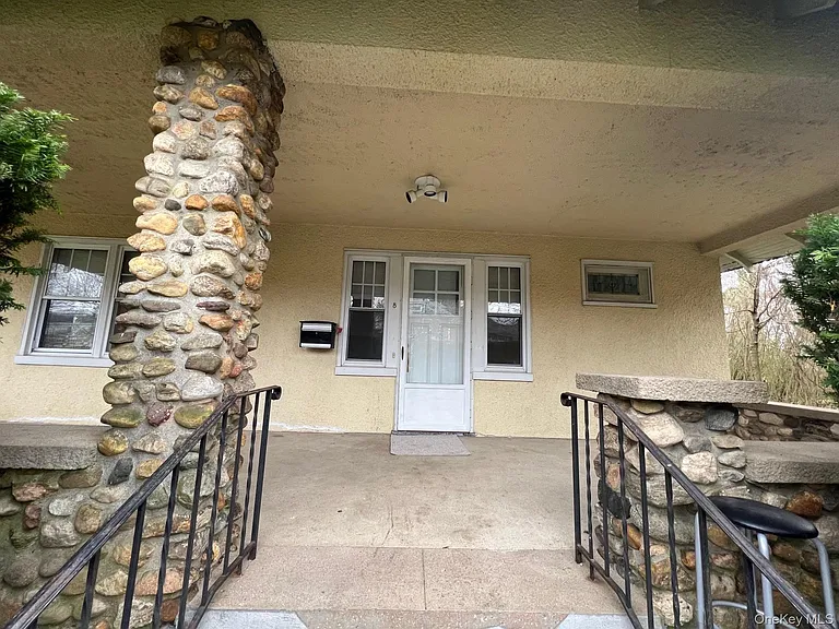 8 Bogart Ave N — Photo 2