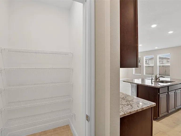 2546 Warren Acres Blvd — Photo 9