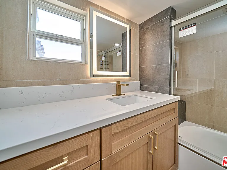 347 S Highland Ave — Photo 28