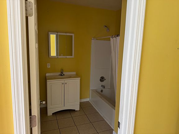 5th image of 3018 Grand Ave