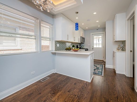 3rd image of 6208 W Warwick Ave