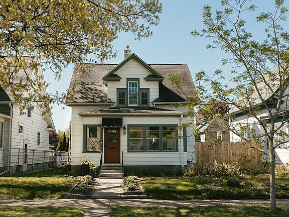 2nd image of 1608 23rd Ave NE