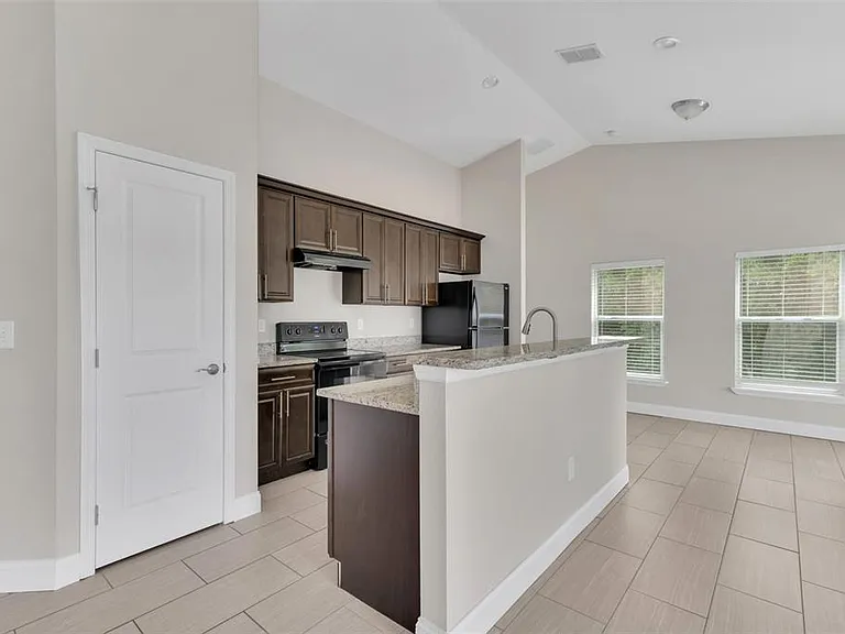 1206 Beechdale Ct — Photo 2