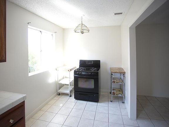 4th image of 1711 Grismer Ave APT 29