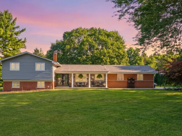 41306 Llewelyn Dr, Northville, MI 48167