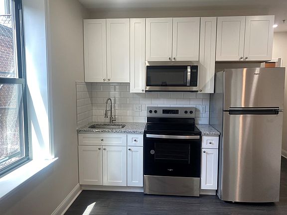 2nd image of 2226 Spruce St #3C