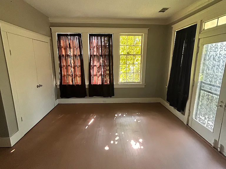 2404 Jackson Ave — Photo 21