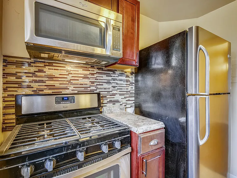 7611 Maple Ave #501 — Photo 8