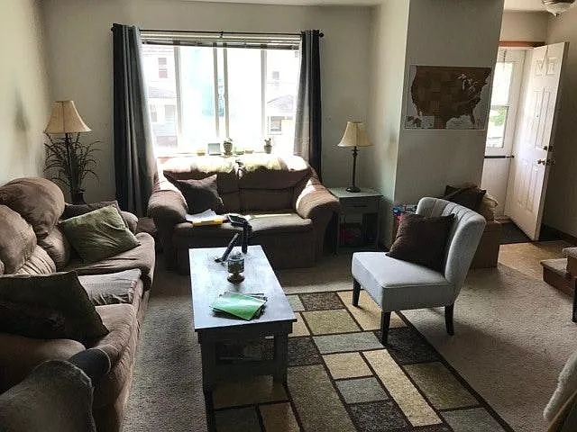 2 bed, 900 sqft, $1,200 — Photo 2