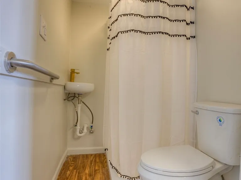 Complete Bathroom in the Detached Studio