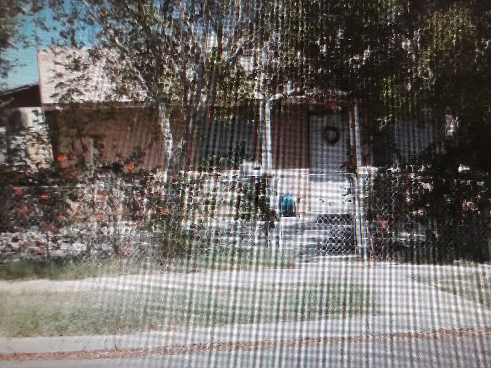 1st image of 727 W 8th St