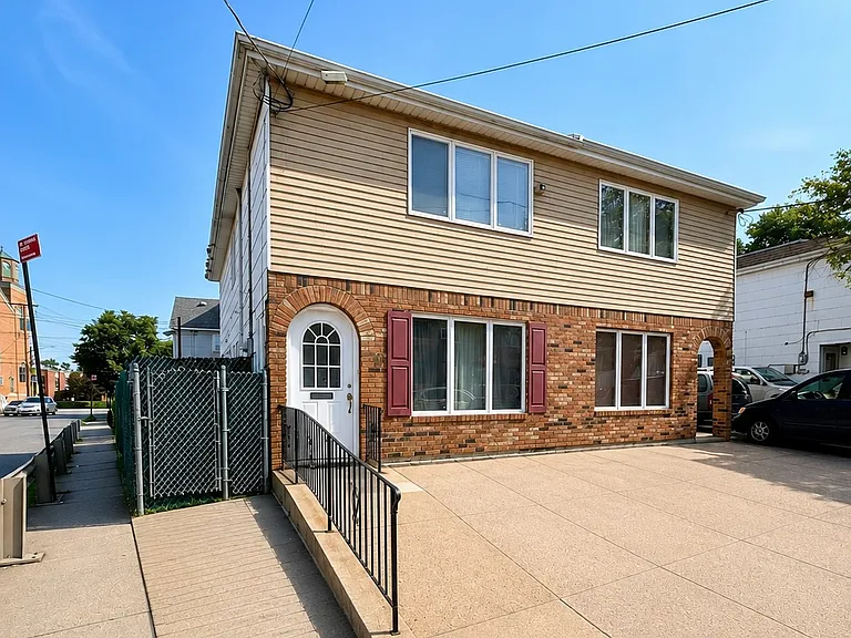 Seymour Ave — Photo 1
