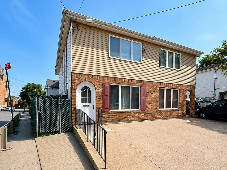 81 Seymour Ave