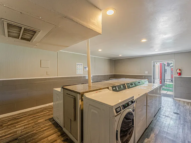 South Crest Apartments: All Bills Paid -Dazzling Dallas Apartments in Quiet Area! — Photo 68