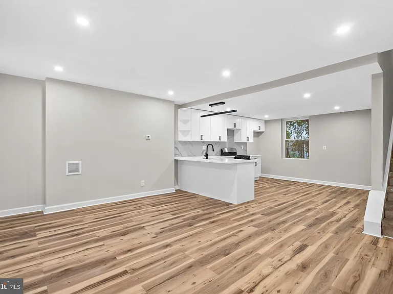 1908 N Croskey St — Photo 5