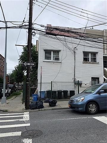 2nd image of 1515 Bryant Ave