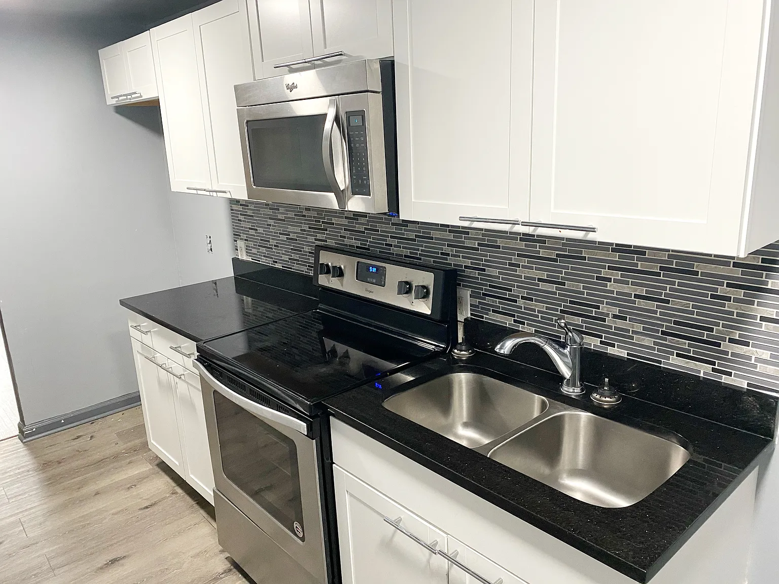 2 bed, 800 sqft, $1,295 — Photo 3
