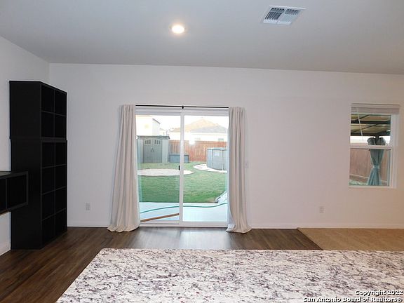 4th image of 5418 Malakoff Dr