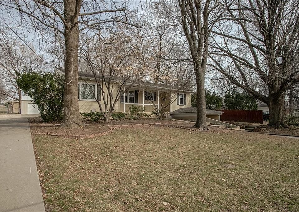 Welcome to this well maintained ranch style home:  5741 Ash Avenue, Raytown, MO 64133
