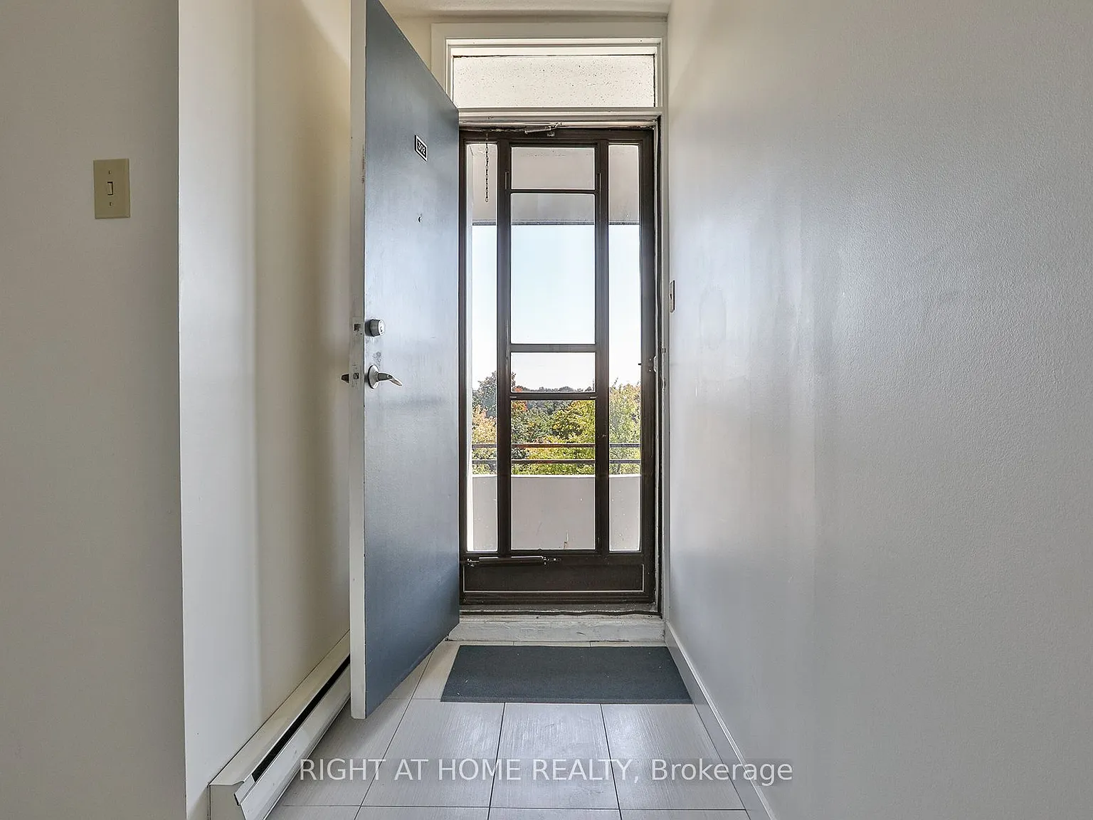 3 bed, $2,950 — Photo 2