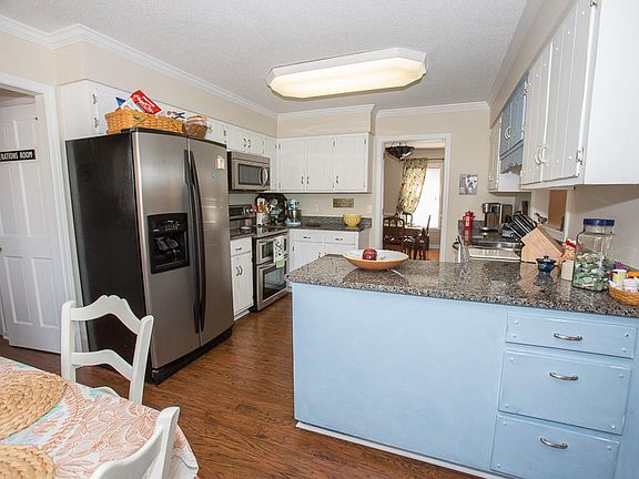3rd image of 106 Buckingham Ave