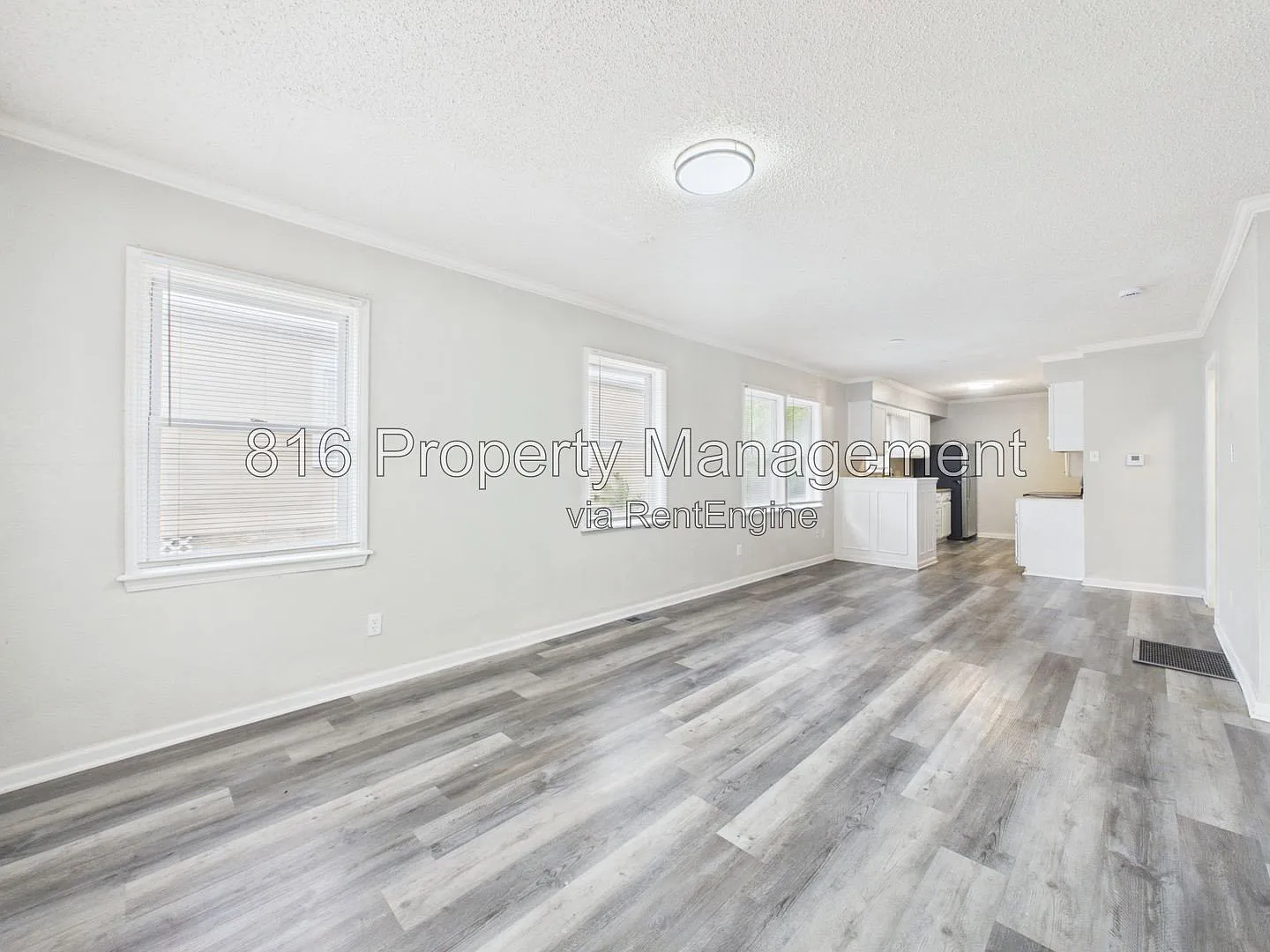 3 bed, 1.0 bath, 1018 sqft, $1,275 — Photo 2