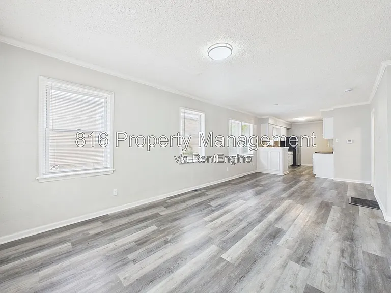 5715 Wabash Ave — Photo 2