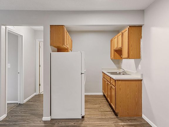 3rd image of 912 22nd Ave S APT 106