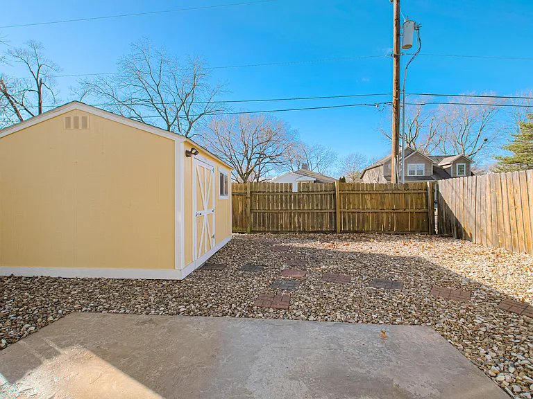 8596 Perry Ln — Photo 35
