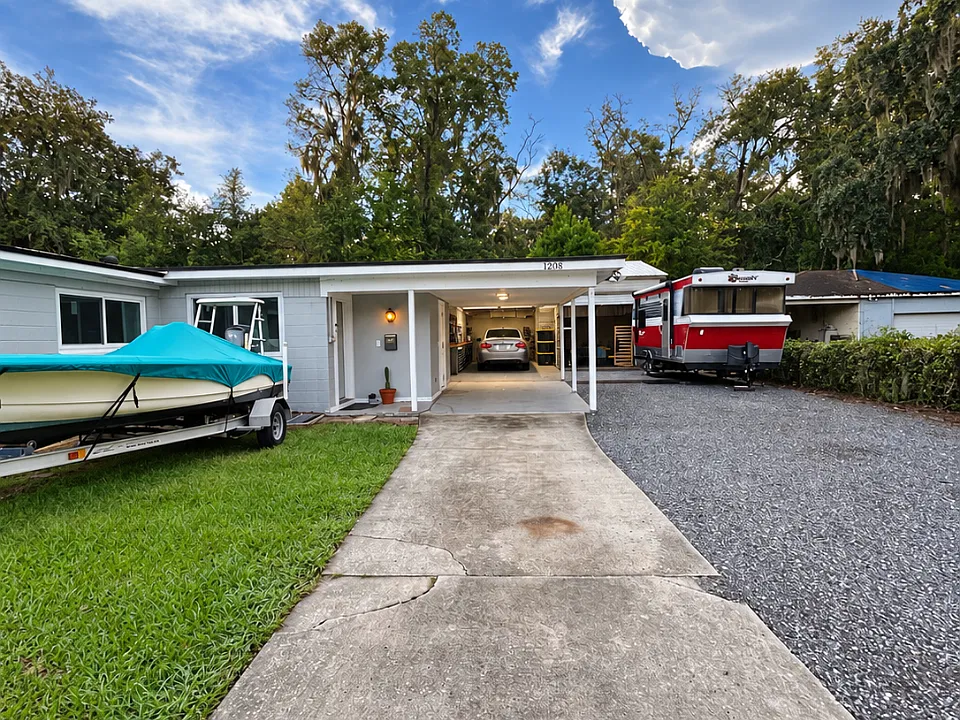 1208 Green Cay Ave