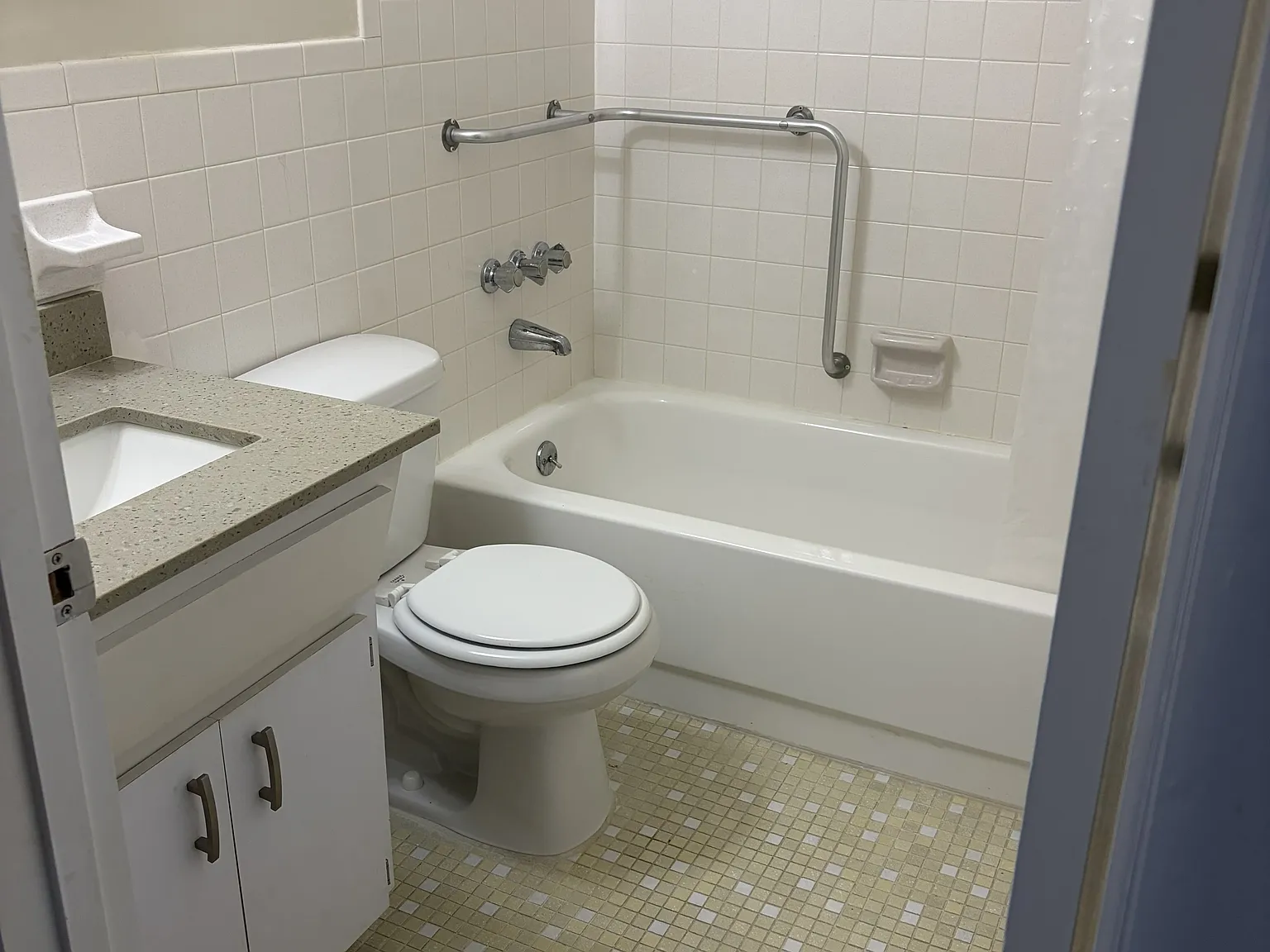 2 bed, 1100 sqft, $1,675 — Photo 4