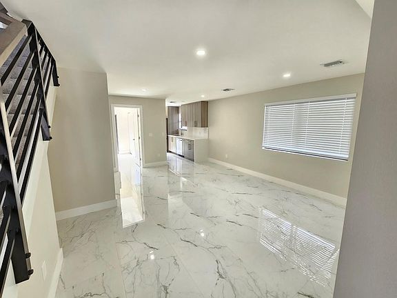 4th image of 522 Glenn Parkway #B