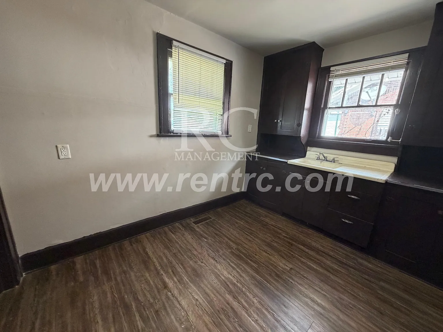 2 bed, 1000 sqft, $795 — Photo 2