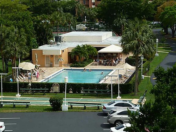 2nd image of 2430 Deer Creek Cc Boulevard #102-2